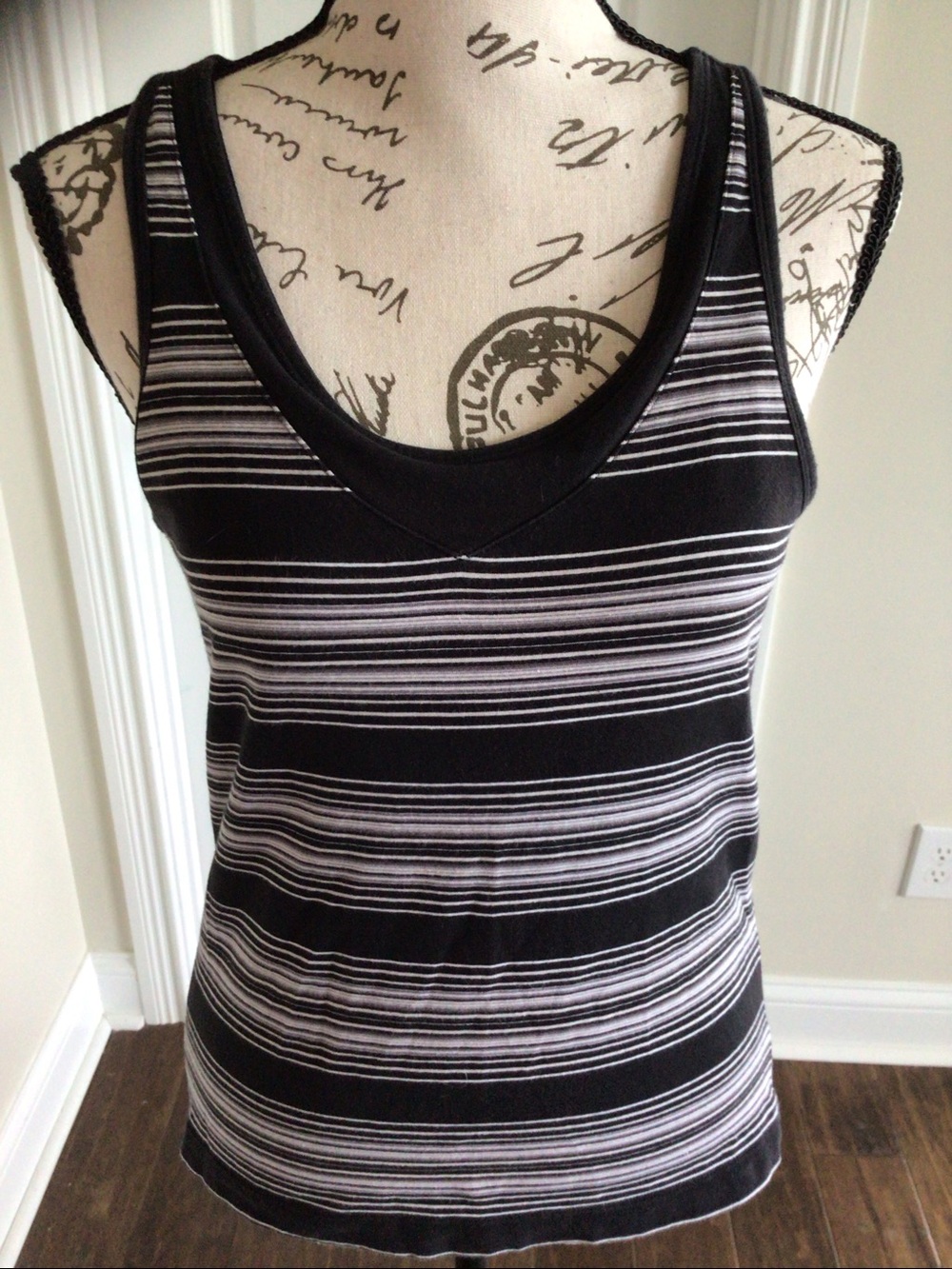 Bundle 2/$12 Ativa work out Black &White Striped Racerback Tank with bra Sz M